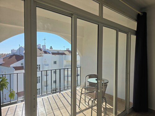 Espaçoso Apartamento Central 6 Minutos a pé da Praia