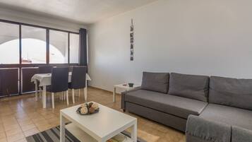Una Smart TV, libros