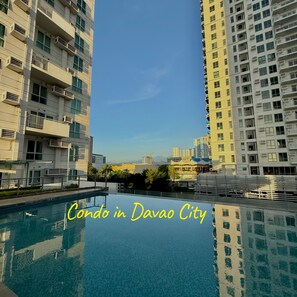 Outdoor pool - Seme 1br  at abreezaplace towers ! With WIFI   with partition (Davao City)