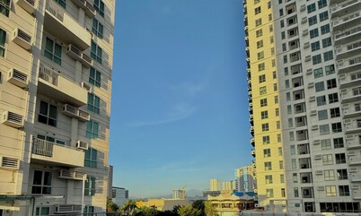Seme 1br at abreezaplace towers ! With WIFI with partition