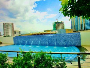 Pool - Seme 1br at abreezaplace towers ! With WIFI with partition (Davao City)