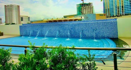 Seme 1br at abreezaplace towers ! With WIFI & Netflix with partition