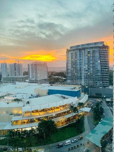 Seme 1br  at abreezaplace towers ! With WIFI   with partition