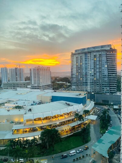 Seme 1br  at abreezaplace towers ! With WIFI   with partition