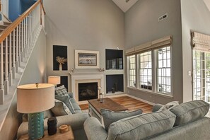 TV connectée, cheminée, lecteur de DVD, espaces bureaux