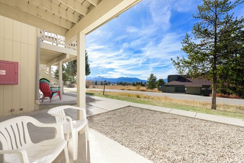 Cozy & remodeled 1 bedroom, ground floor, mountain views