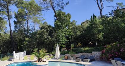 Spacious garden level in a quiet area close to tourist activities