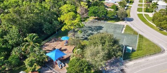 Bungalow Close to Naples Beaches