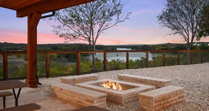 Guadalupe Bluff Mediterranean - Hot tub - Gorgeous views of the Guadalupe!