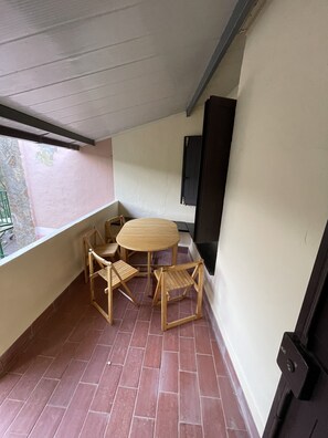 Outdoor dining - Accogliente Appartamento Immerso nel Verde a Pochi Passi Dalla Spiaggia (Santa Margherita di Pula)