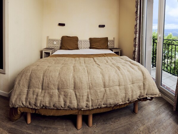 2 chambres, fer et planche à repasser, Wi-Fi gratuit, draps fournis