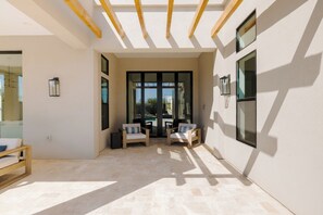 Terrace/patio - Sundown Scottsdale by LuxeKey | Elegance in Old Town w/ Pool (Scottsdale)