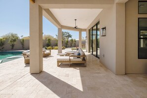Terrace/patio - Sundown Scottsdale by LuxeKey | Elegance in Old Town w/ Pool (Scottsdale)