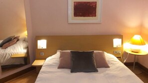 1 chambre, bureau, fer et planche à repasser, Wi-Fi gratuit