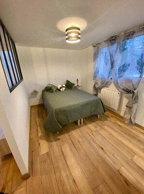 1 bedroom, iron/ironing board, travel cot, free WiFi