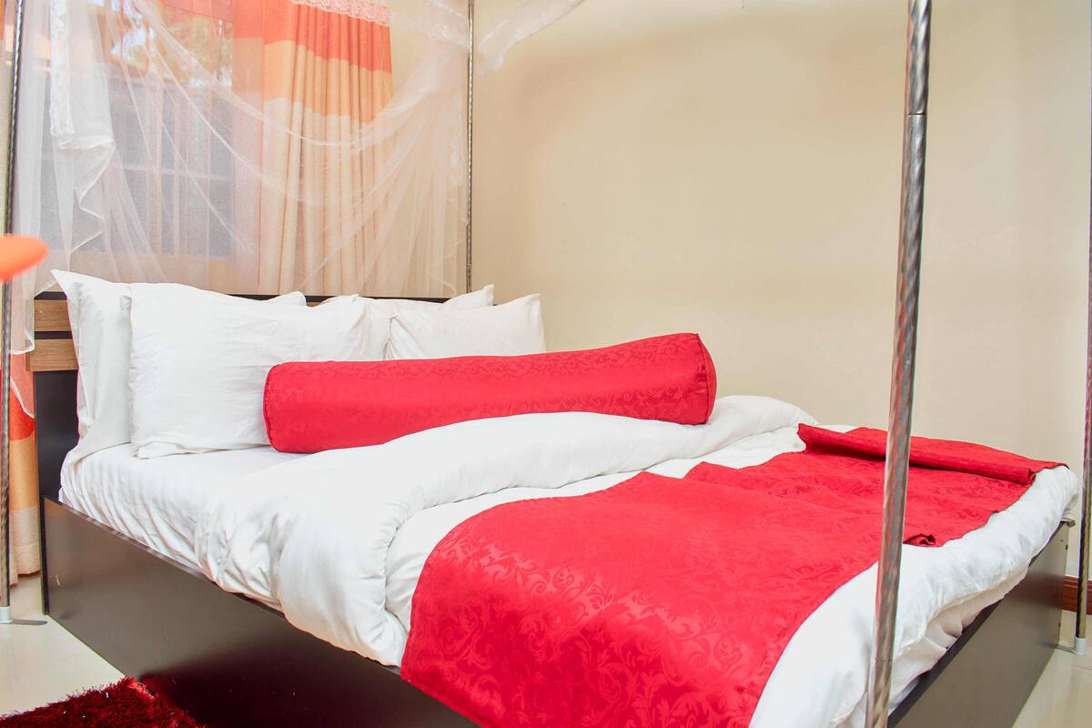 Chambre économique double, 1 grand lit, non-fumeur, vue sur la cour intérieure | Bureau, espace de travail pour ordinateurs portables