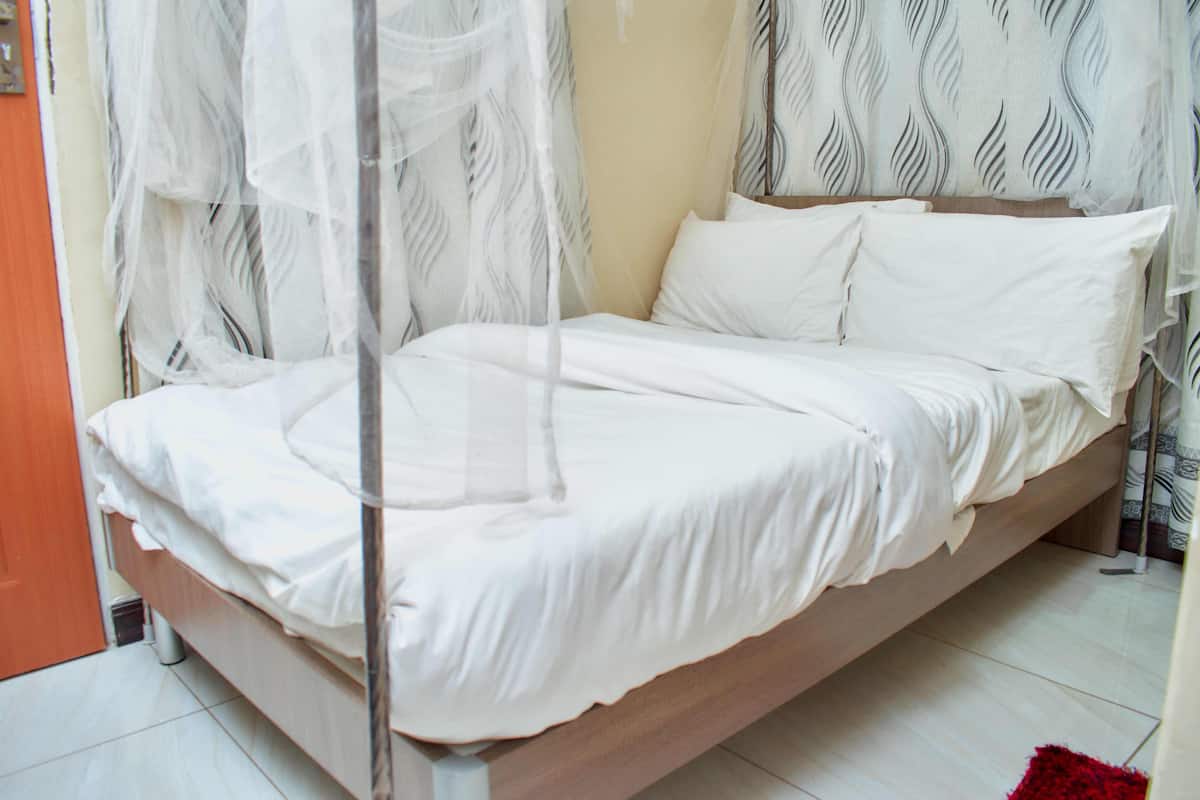 Chambre simple Standard, non-fumeur, vue sur la cour intérieure | Bureau, espace de travail pour ordinateurs portables