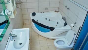 Suite Eksekutif | Kamar mandi | Sandal