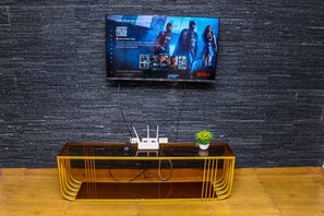 Lägenhet Business | Vardagsrum | 24-tums smart-tv med digitalkanaler