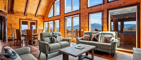 智能電視、壁爐、電子遊戲