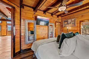 4 bedrooms, iron/ironing board, free WiFi, bed sheets - MtnView ◊ HotTub ◊ PoolTable ◊ luxury ◊ 3 king/2 queen bed ◊ Blue Mountain Lodge (Gatlinburg)