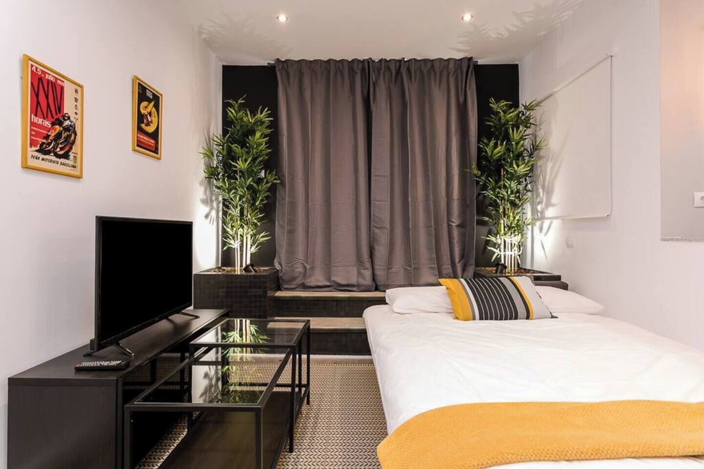 3 slaapkamers, een strijkplank/strijkijzer, reisbedje, gratis wifi