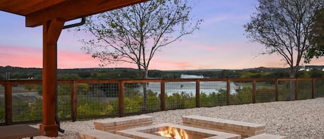 House, 5 Bedrooms | Terrace/patio