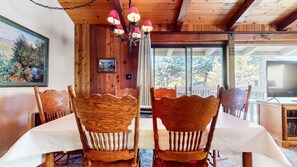 Condo, 2 Bedrooms | Dining