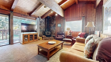 Condo, 2 Bedrooms | Living area | Smart TV, streaming services