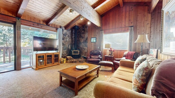 Condo, 2 Bedrooms | Living area | Smart TV, streaming services