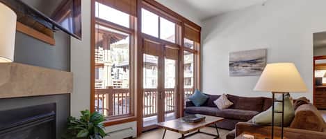 Condo, 2 Bedrooms | Living area | Smart TV