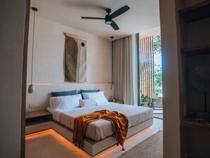 Escritorio, wifi gratis y ropa de cama