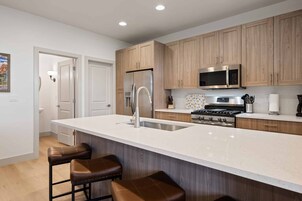 Casa geminada, 3 quartos | Cozinha privada | Geladeira, fogão, cafeteira/chaleira, torradeira