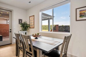 Maison, 6 chambres | Restauration