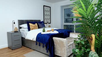 2 slaapkamers, een kluis op de kamer, een bureau