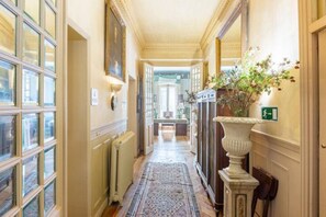 Interior - Exceptional Classical Apartment with Royal Palace Views (Madrid)