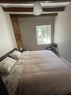 2 habitaciones, cuna de viaje, wifi gratis y ropa de cama 