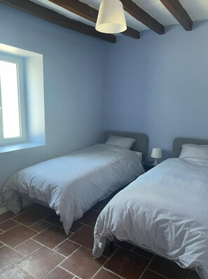 2 bedrooms, travel crib, free WiFi, bed sheets