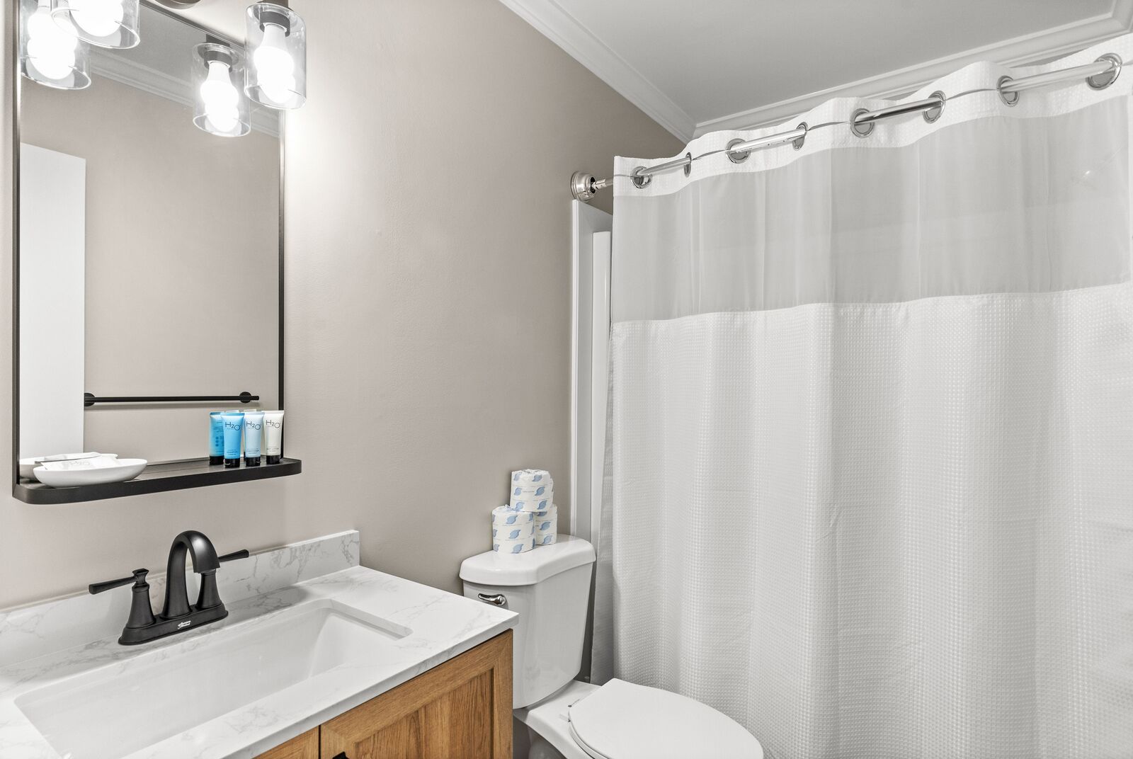 Sèche-cheveux, serviettes fournies