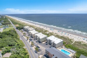 Enjoy stunning ocean views from this beachfront hotel with a pool and access to the beach.