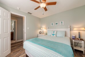1 habitación, tabla de planchar con plancha y cuna de viaje 