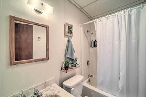 House (2 Bedrooms) | Interior - Hilltop Sanctuary ~ 1 Mi to Beech Mountain Slopes! (Banner Elk)