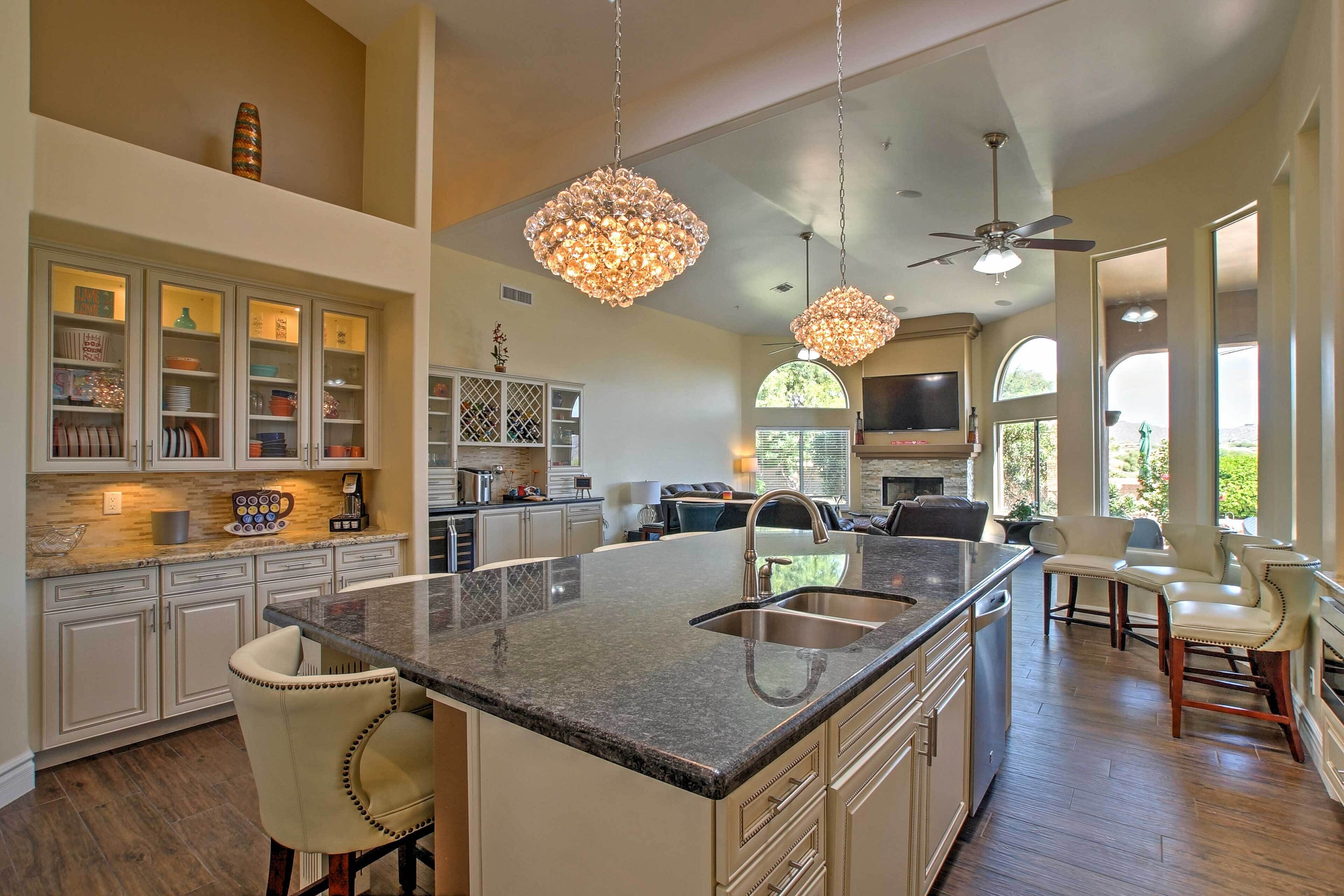 House (6 Bedrooms) | Interior