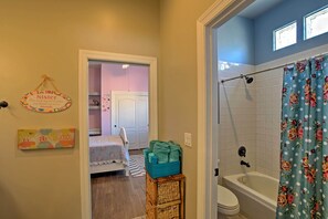 House (6 Bedrooms) | Interior