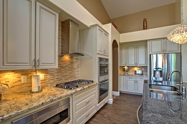 House (6 Bedrooms) | Interior