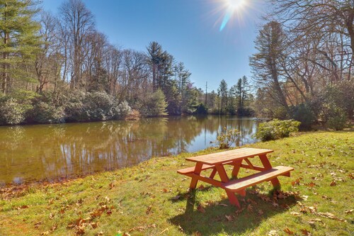 11 Mi to Ski Sapphire: 'heaven South' Apt w/ Porch