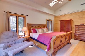 Apartment (2 Bedrooms) | Interior - 11 Mi to Ski Sapphire: 'heaven South' Apt w/ Porch (Highlands)