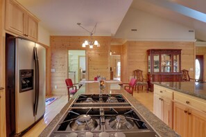 Apartment (2 Bedrooms) | Interior - 11 Mi to Ski Sapphire: 'heaven South' Apt w/ Porch (Highlands)