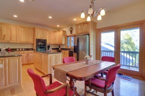 Apartment (2 Bedrooms) | Interior - 11 Mi to Ski Sapphire: 'heaven South' Apt w/ Porch (Highlands)