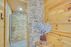 House (2 Bedrooms) | Interior - Pool Table + Deck! Pigeon Forge Cabin 1 Mi to Town (Pigeon Forge)